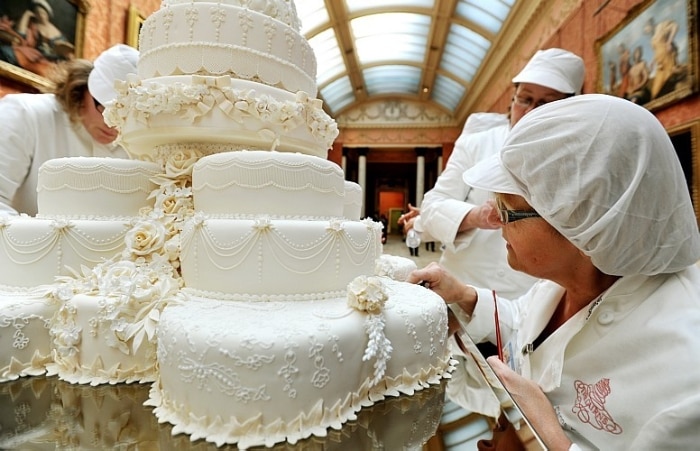 Últimos retoques no bolo do casamento real