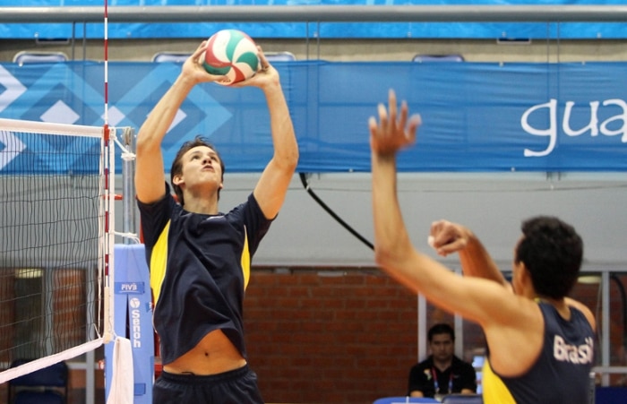 Treino da equipe de vôlei masculina no Pan 2011