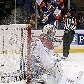 Michael Grabner, do New York Islanders, comemora gol sobre Carey Price, do Montreal Canadiens