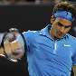 Roger Federer rebate a bola durante vitória por 3 sets a 0 sobre Hewitt, no Aberto da Austrália