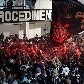 Torcedores acompanham a vitória do Corinthians na quadra da Gaviões da Fiel