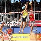 Esportes - Na final da etapa brasileira do Circuito Mundial de Vôlei de Praia, os norte americanos Rogers e Dalhausser foram campeões em cima dos brasileiros Alison e Emanuel, em partida realizada em Brasília.  - Foto: André Dusek/AE