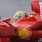 O piloto italiano de MotoGP Valentino Rossi testou o carro da Ferrari de Fórmula 1 na Espanha
