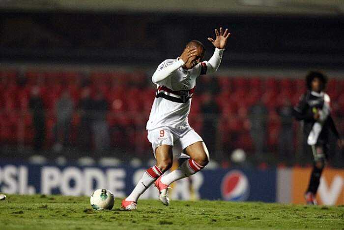 São Paulo joga mal, perde do Vasco e acaba invencibilidade no Morumbi