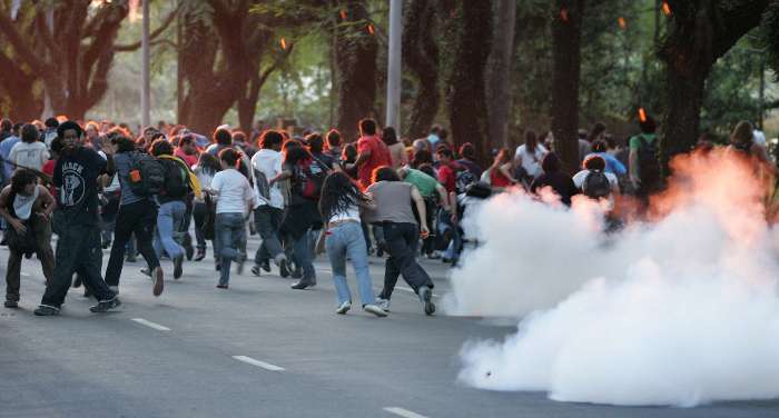 PM usou bombas de gás para dispersar manifestantes