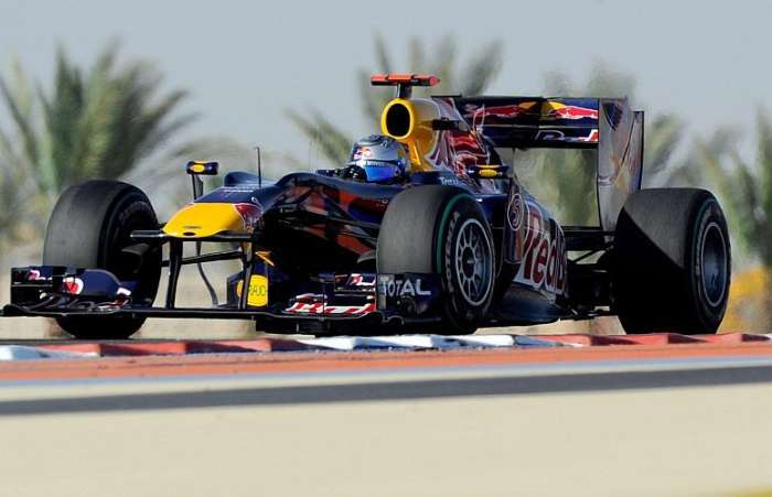 Após liderar, carro de Vettel teve queda de rendimento, e piloto acabou por ficar fora do pódio