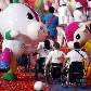 Mascotes paraolímpicos recepcionam os atletas na festa de encerramento