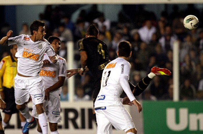 Na estreia de Miralles na Vila, Santos empata com Botafogo