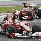 Felipe Massa contorna curva à frente do companheiro de Ferrari, Fernando Alonso, na Malásia