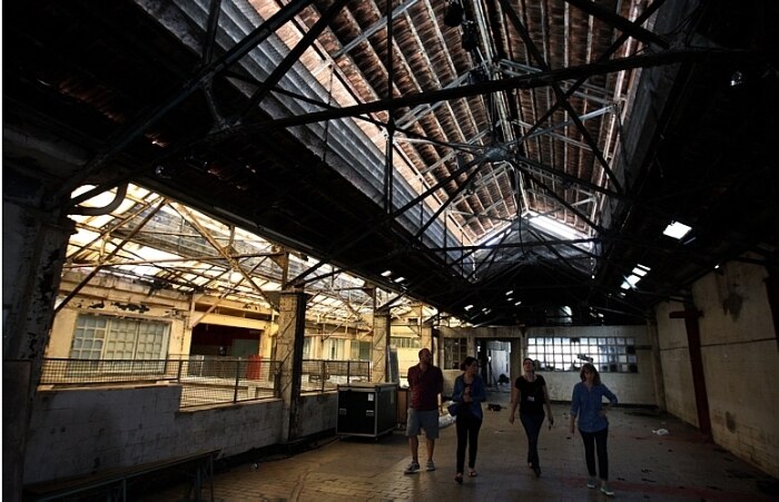 Artistas se unem para salvar antiga fábrica no Rio