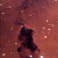 Imagem do Hubble mostra densos pontos de poeira e gás na Via Láctea chamados glóbulos Bok Imagem do Hubble mostra densos pontos de poeira e gás na Via Láctea chamados glóbulos Bok