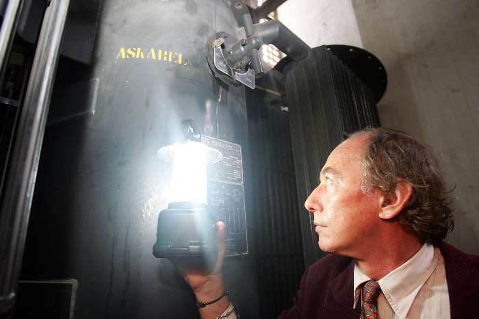 Carlos Minc em 2005, durante ''blitz ecológica'' em antiga sede do Jornal do Brasil, no RJ