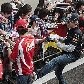 Sebastian Vettel brinca com Felipe Massa em sessão de autógrafos para o GP da China de Fórmula 1