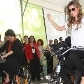 Gisele Bundchen planta árvore e fala com crianças no Green Nation Fest Gisele Bundchen planta árvore e fala com crianças no Green Nation Fest
