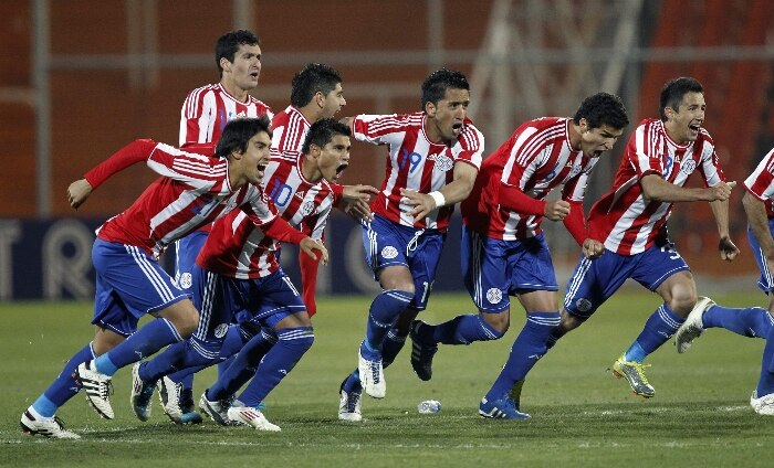 Paraguaios comemoram classificação, nos pênaltis, para a final da Copa América