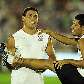 Ronaldo olha para a torcida em aquecimento com André Santos Ronaldo olha para a torcida em aquecimento com André Santos