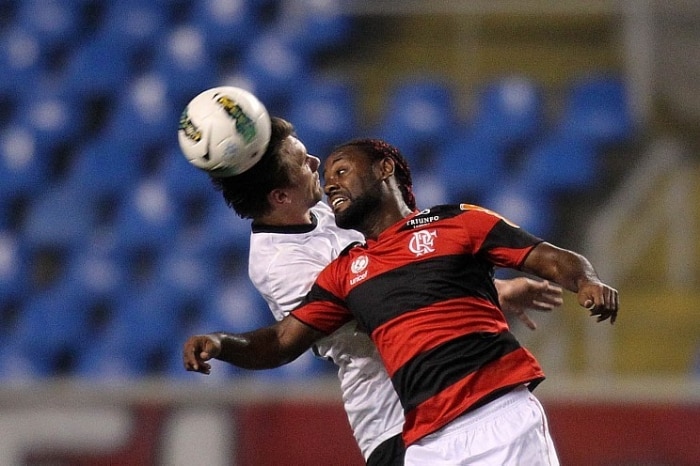 Corinthians esmaga Flamengo por 3 a 0