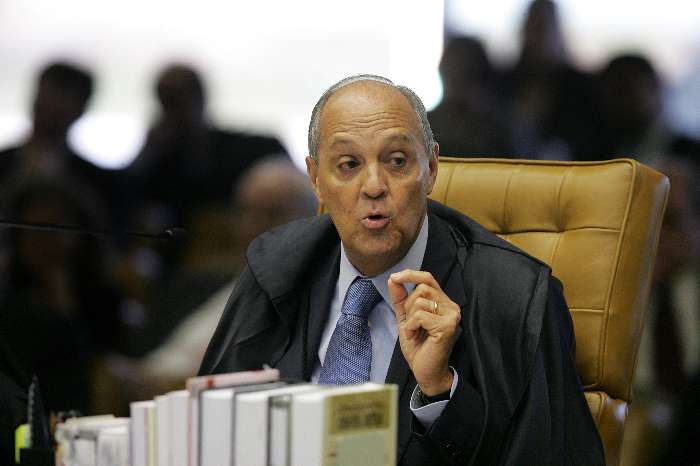 Direito vota contra pesquisa em célula-tronco embrionária