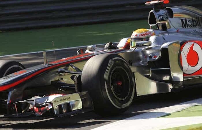 Lewis Hamilton não dá chances aos adversários e é o mais rápido nos treinos livres da Itália
