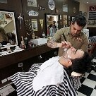 Economia - A barbearia de Enrico Damasceno Montes faz atualmente entre 70 e 90 atendimentos por dia, sendo que o tíquete médio é de R$ 130 por cliente. O destaque, porém, está no pacote para o Dia do Noivo - Foto: Filipe Araujo/AE - 03/04/2012