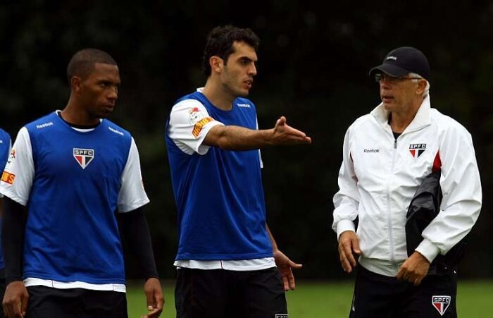 Leão não aguenta pressão e é demitido do São Paulo
