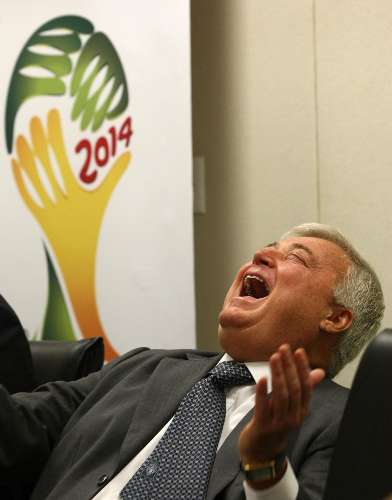 Ricardo Teixeira, presidente do Comitê Organizador da Copa 2014, ri durante reunião no Rio