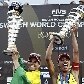 Após vencer a dupla Walsh e May, Juliana e Larissa levantam a taça de campeãs da Copa do Mundo Após vencer a dupla Walsh e May, Juliana e Larissa levantam a taça de campeãs da Copa do Mundo