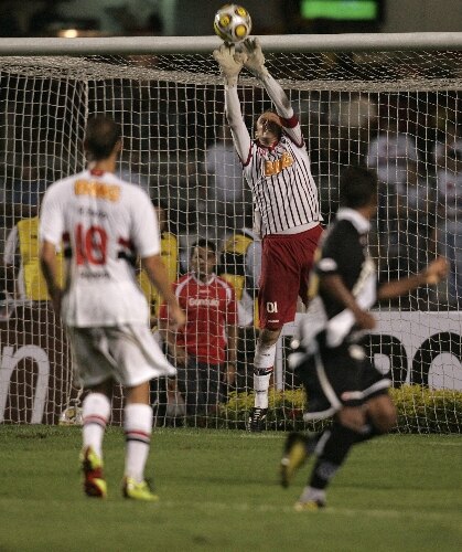 Ponte vence o São Paulo e estraga festa de Rogério Ceni