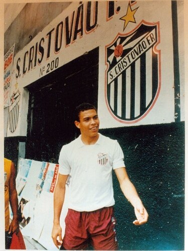 O primeiro clube do atacante foi o pequeno São Cristóvão