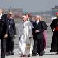 Junto com  Gianni Letta, o papa Bento XVI se dirige ao aeroporto de Roma,