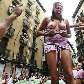 Festival tem um lado profano: bebedeiras e nudez não são incomuns