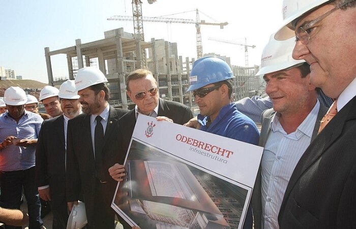 O presidente e o diretor de seleções da CBF visitaram as obras no Itaquerão nesta sexta-feira, junto