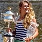 Azarenka festeja vitória com troféu do Aberto da Austrália Azarenka festeja vitória com troféu do Aberto da Austrália
