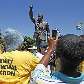 Partidários do CNA visitam e fotografam estátua em homenagem ao líder sul-africano Partidários do CNA visitam e fotografam estátua em homenagem ao líder sul-africano