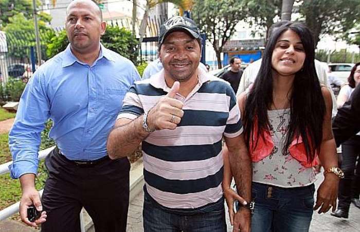 O deputado Federal eleito, Francisco Everaldo Oliveira Silva, o Tiririca, vota na UNIP em SP