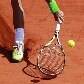 Rafael Nadal rebate bola do finlandês Jarkko Nieminen durante o Masters 1.000 de Monte Carlo