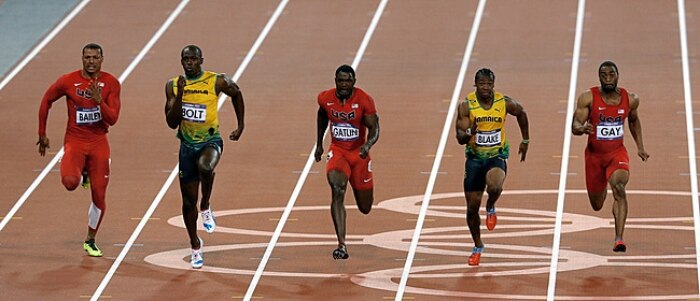 Com o tempo de 9,63, Usain Bolt quebra o recorde olímpico nos 100 m