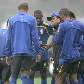 Dunga conversa com jogadores da seleção em treino na Granja Comary