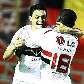 Eder Luis recebe abraço de Hugo por gol Eder Luis recebe abraço de Hugo por gol