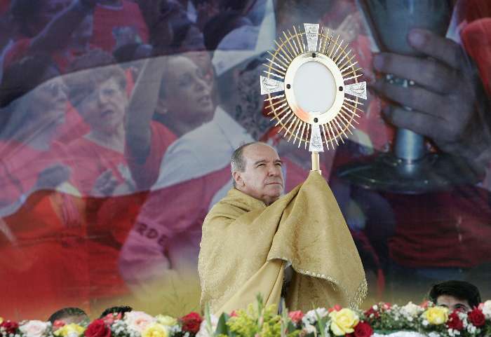Cardeal Nicolás Rodríguez fez missa de Corpus Christi em Santo Domingo, na República Dominicana