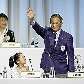 Shintaro Ishihara, presidente da campanha Tóquio 2016, agradece aplausos