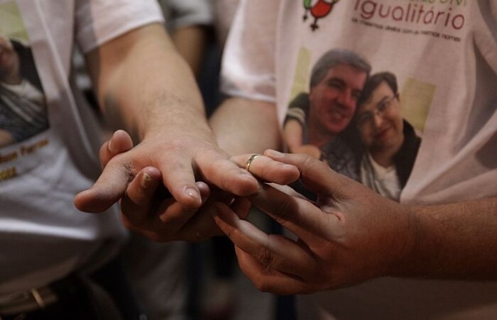 Primeiro casamento gay de SP é realizado em Itaquera