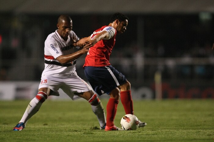São Paulo faz lição de casa, vence Bahia por 2 a 0 e avança na Copa Sul-Americana
