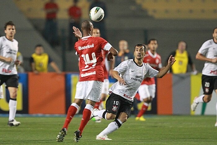 Corinthians derrota o Inter por 1 a 0 pelo Campeonato Brasileiro e sobe para o nono lugar