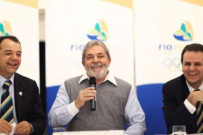 Lula sorri em entrevista coletiva na Dinamarca após escolha do Rio 2016