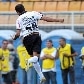 Fábio Santos comemora o primeiro gol do jogo. 20/02/2011