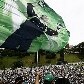 Bandeira com a imagem de Marcos é agitada no meio da torcida Bandeira com a imagem de Marcos é agitada no meio da torcida