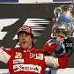 Fernando Alonso terminou sua festa no Bahrein com o troféu no pódio Fernando Alonso terminou sua festa no Bahrein com o troféu no pódio