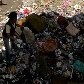 O Batalhão dá apoio à ação com retroescavadeira, pá mecânica e o caminhão munck