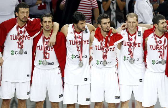 Principal destaque da Turquia foi o ala Hedo Turkoglu, com 16 pontos